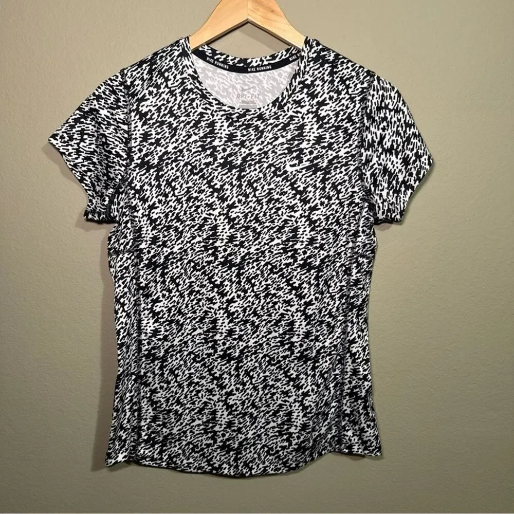 Nike Dri-FIT Running Shirt Womens Medium Black White Patterned Athletic Swoosh